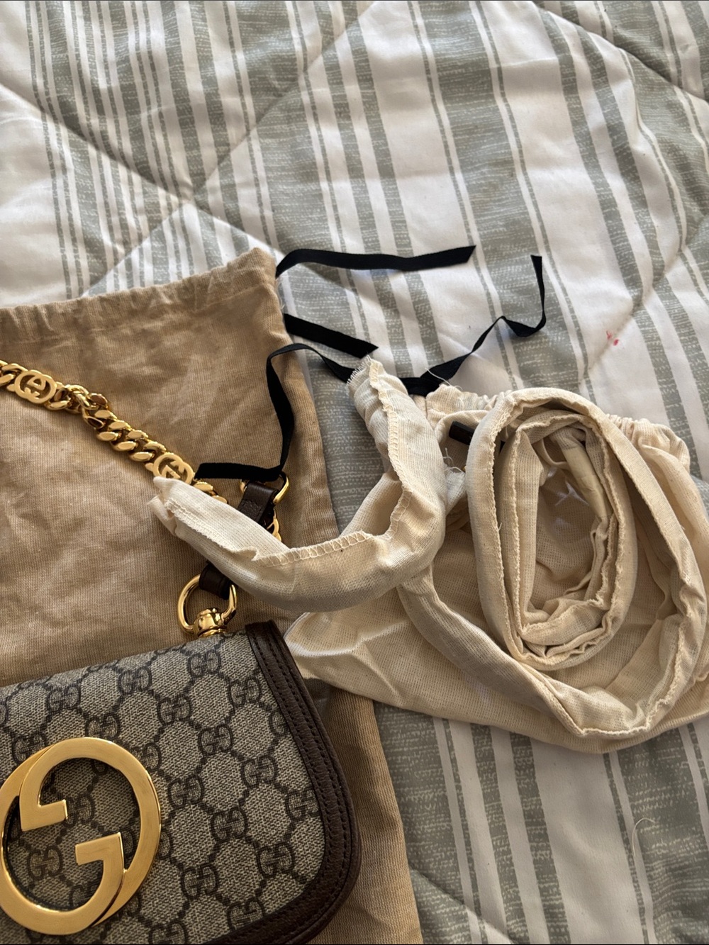 Gucci Brown GG Canvas Shoulder Bag with Gold Heart Logo and Chain Handle - Picture 7 of 13